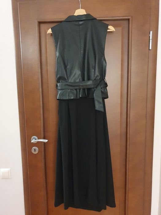 Sukienka ze skórzaną kamizelką