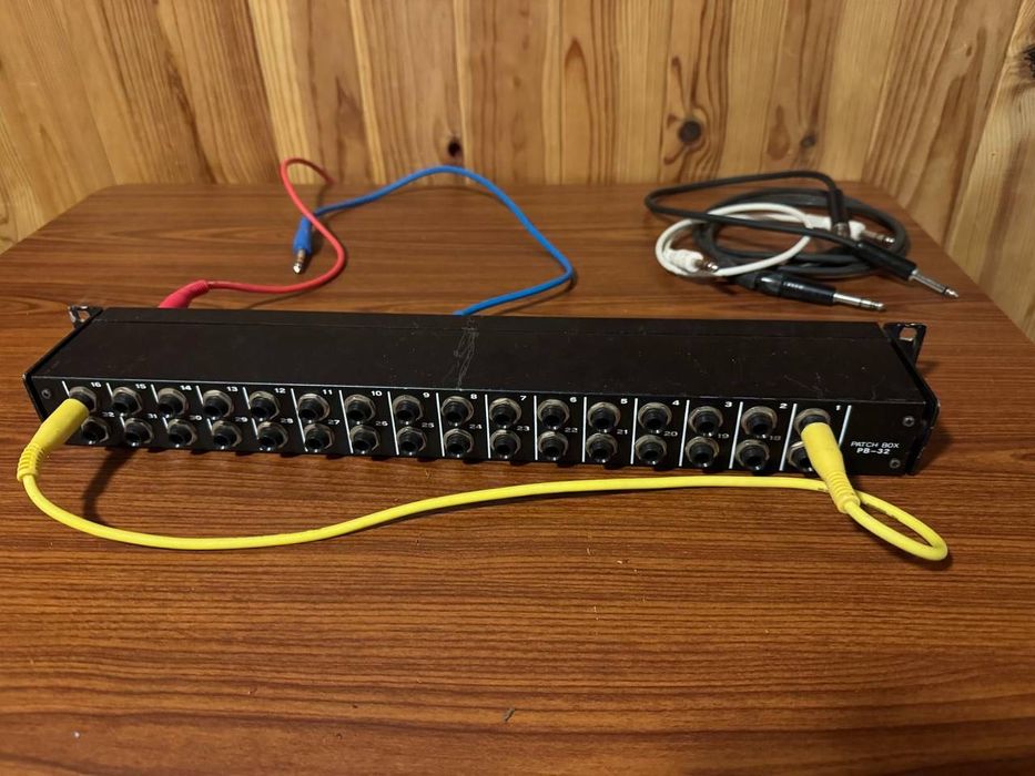 Patchbay / Patch Box PB 32 + oferta de cabos TRS