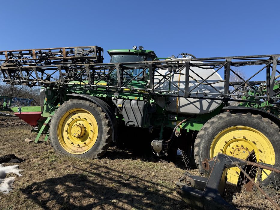 Самохідний обприскувач John Deere 4940