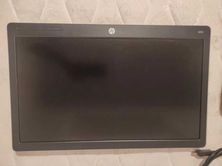 HP ProDesk 600 G3 SFF + HP P223 23"