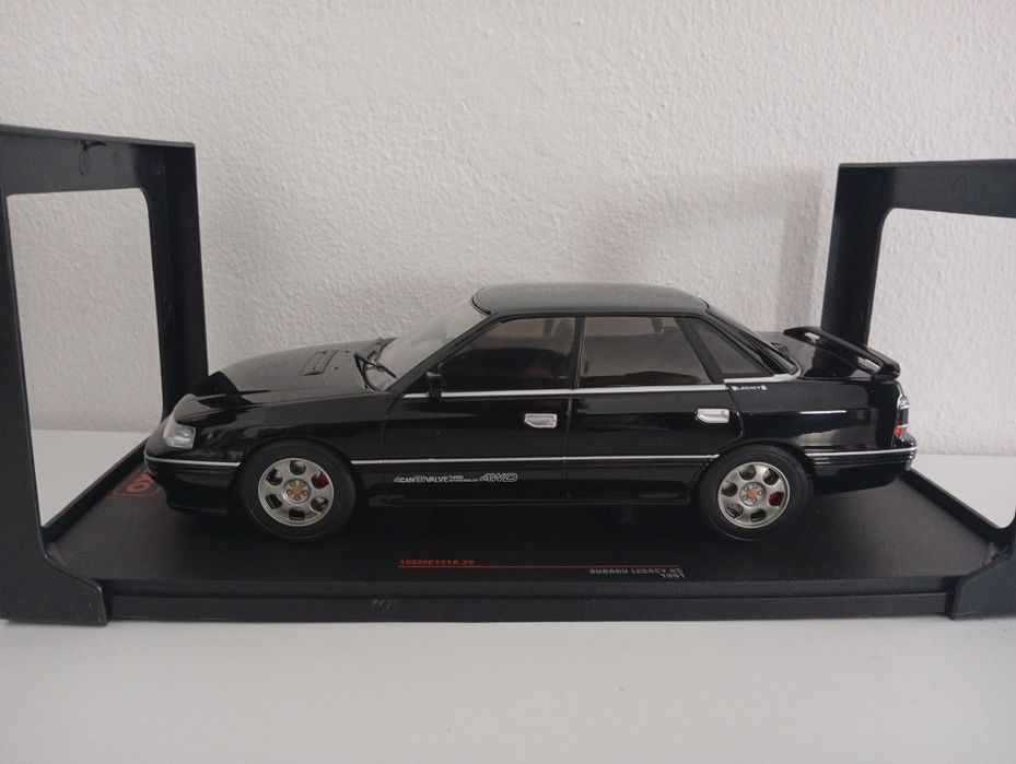 Subaru legacy RS 1/18 IXO