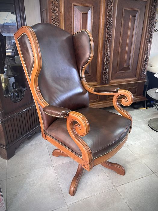 Крісло шкіряне в кабінет офісне