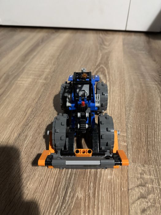 LEGO Technic 42071 Spycharka