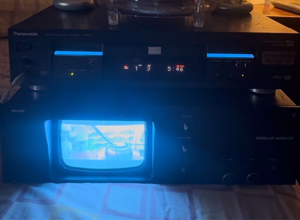 Black-and-white oscilloscope, functional but disassembled; modular monitor64354257383425120