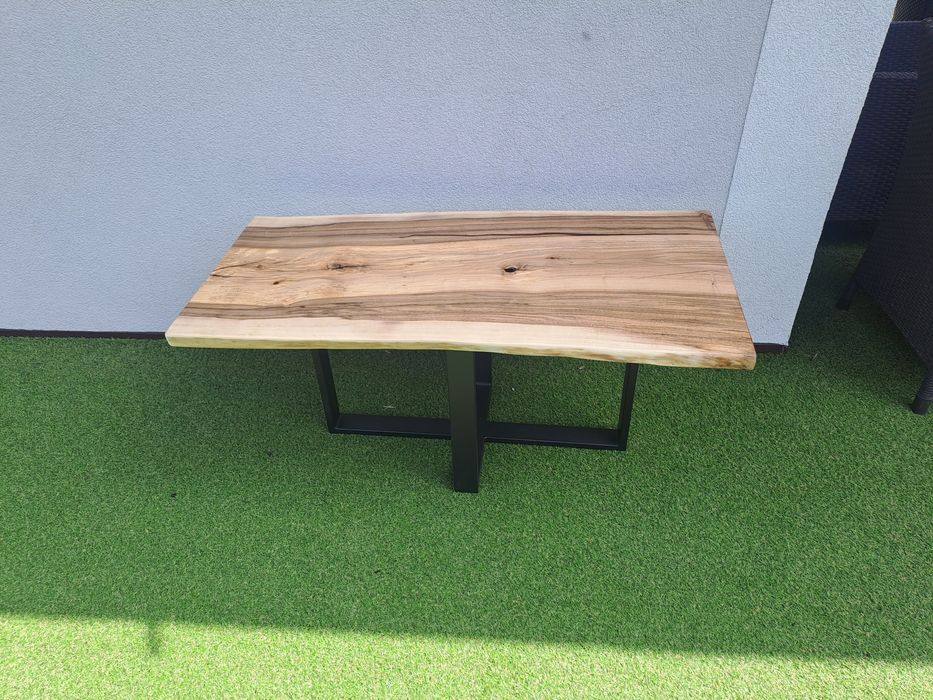 Stolik kawowy z orzecha