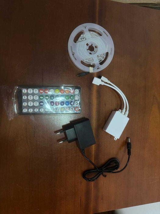 Taśma LED RGB z pilotem i zasilaczem