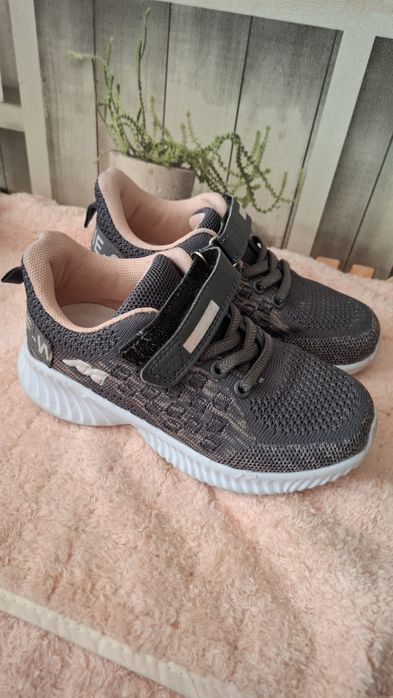 Дитячі  кросівки