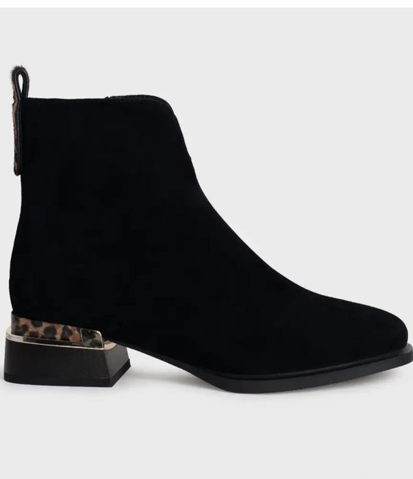 Замшевые ботинки