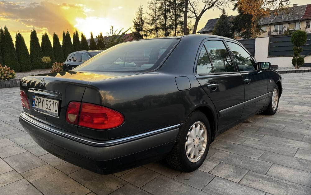 Mercedes - Benz  E200 benzyna, 1997 rok