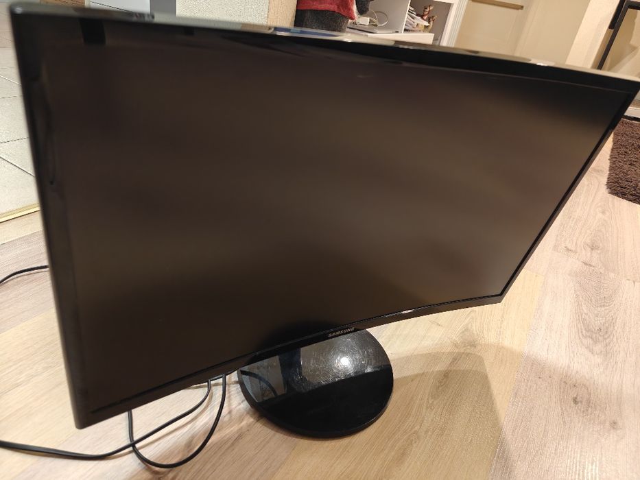 Вигнутий монітор Samsung 24" C24F390FHI / Full HD / HDMI