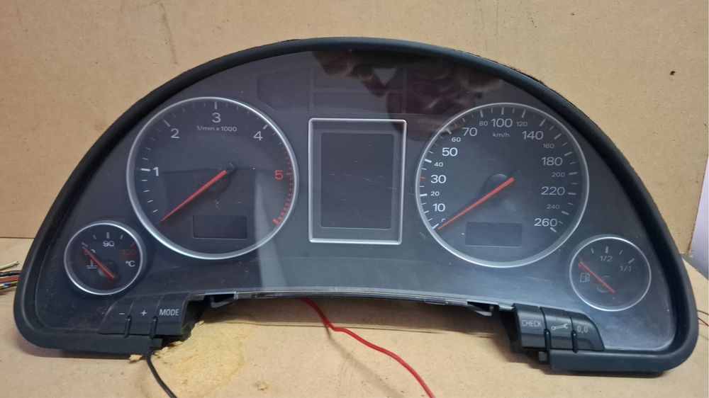 Licznik Audi A4 b6 1.9 TDI 8E0920930R