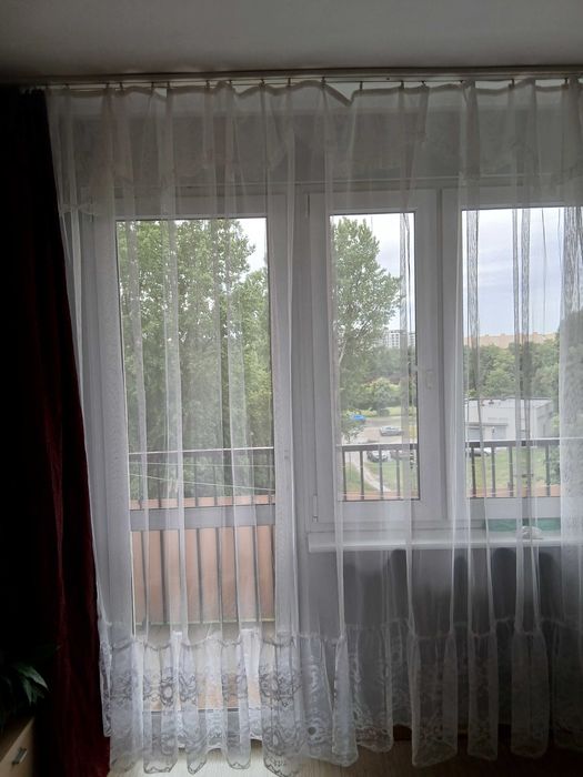 Firanka biała przeźroczysta z naszytą u góry falbanką