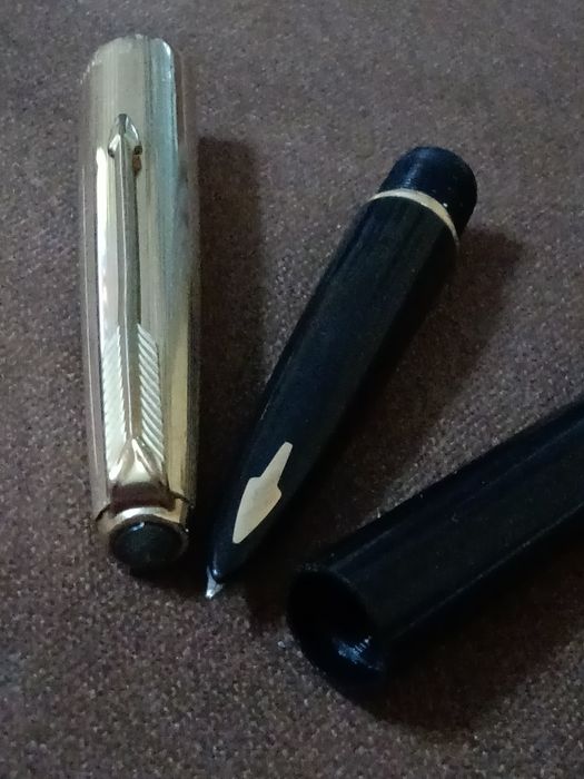 Caneta Parker 61 preta e dourada
