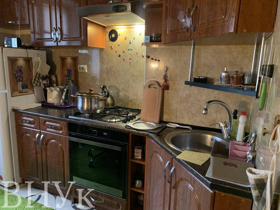 Продам 2-кімнатну квартиру з ремонтом та меблями