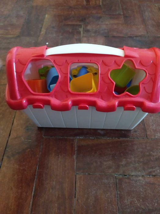 Casa com peças de encaixe e chave