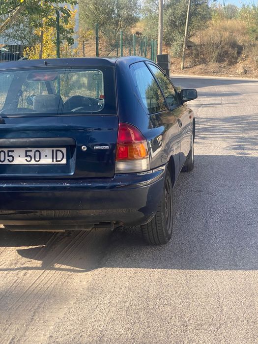 Vendo Mazda 323!