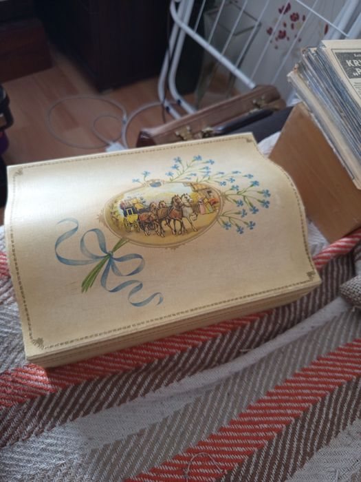 Piękna stara szkatułka rezerwacja