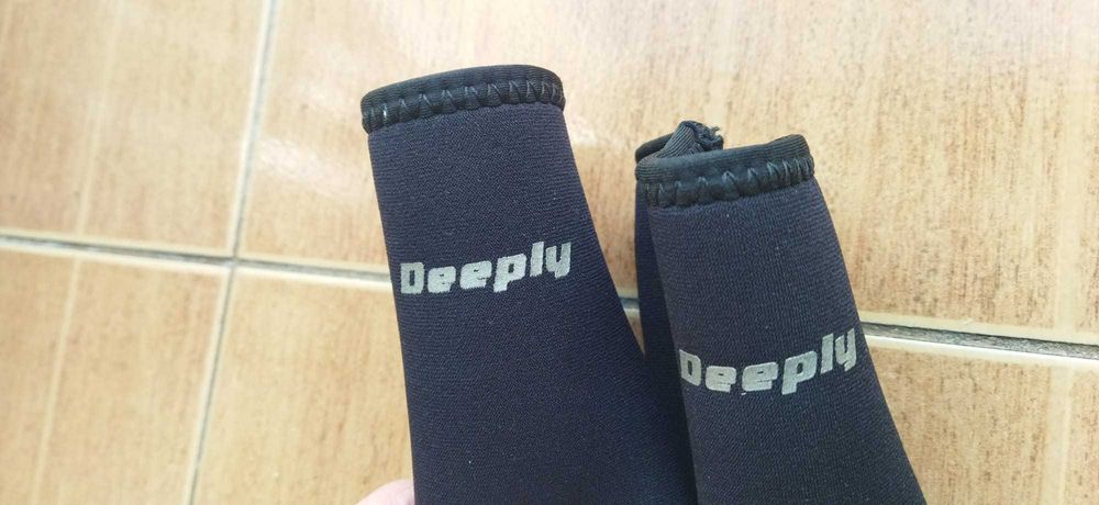 Deeply, pés de pato, bodyboard, snowboard, leash, surf, barbatanas