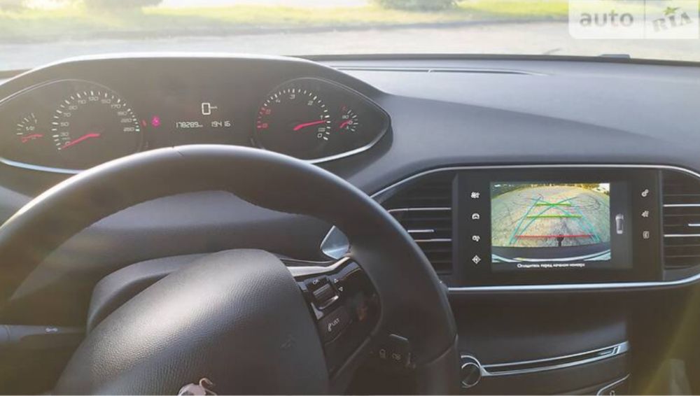 Peugeot 308 SW Blue HDI (люксова версія), 2015 року.