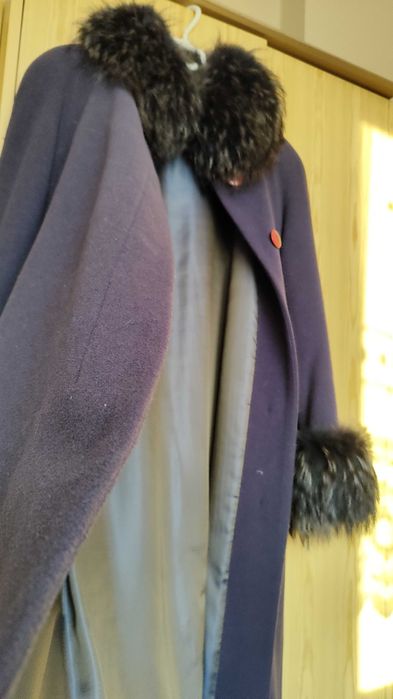 Płaszcz zimowy z futrem z jenota 40