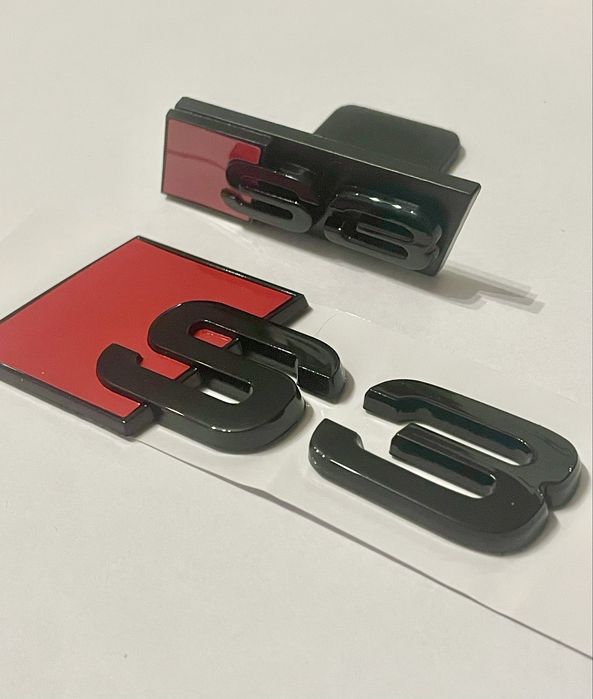 Emblematy Audi Czarny Połysk Znaczki A1 A3 A4 A5 A6 A7 Q3 Q5 Q7 S Line