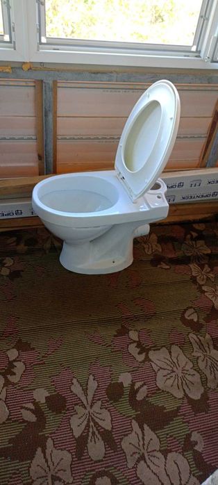 Продам нижню частину унітазу без бочка