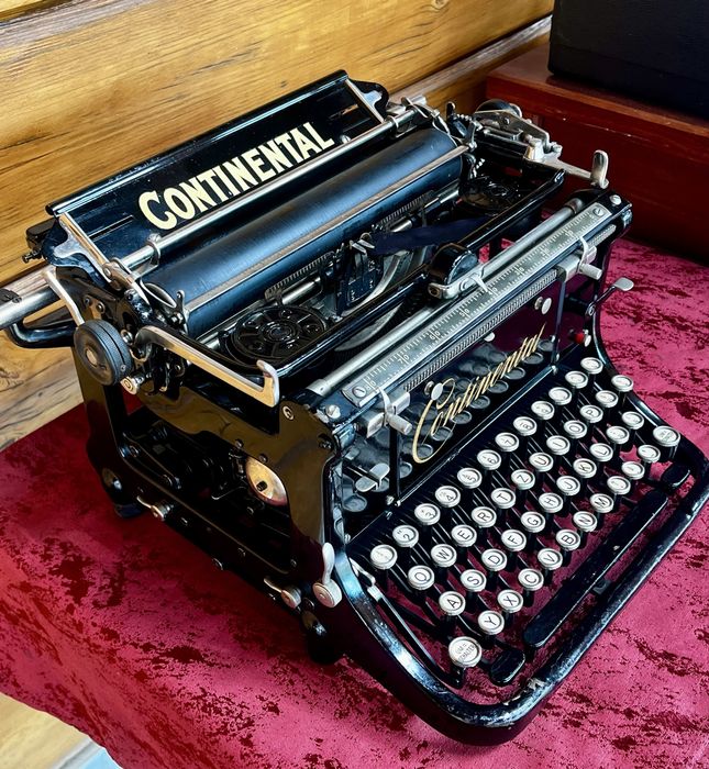 Antiga maquina escrever Continental