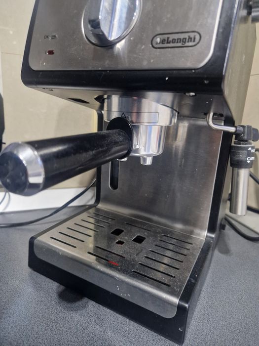 Ekspres ciśnieniowy do kawy Delonghi