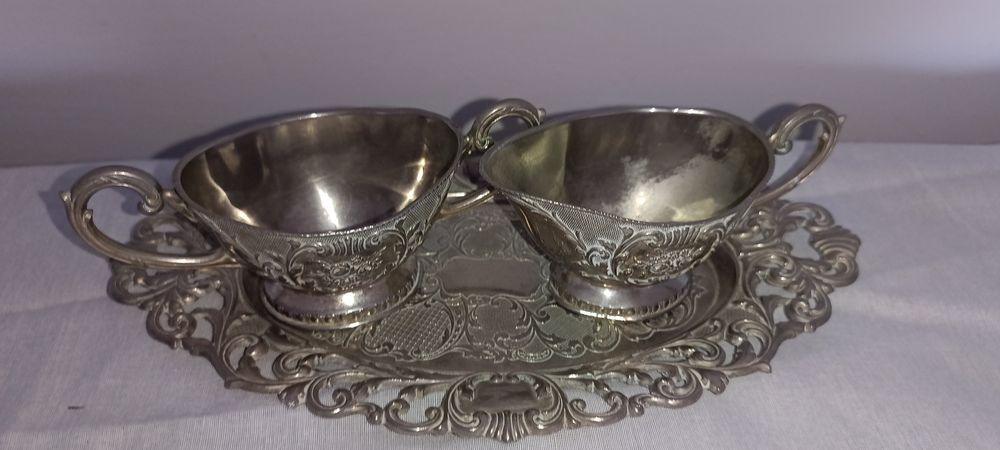 Zestaw tacka , cukiernica i mleczik