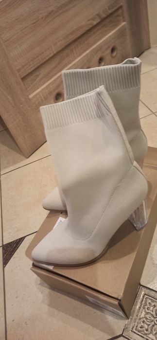 Botki białe materiałowe