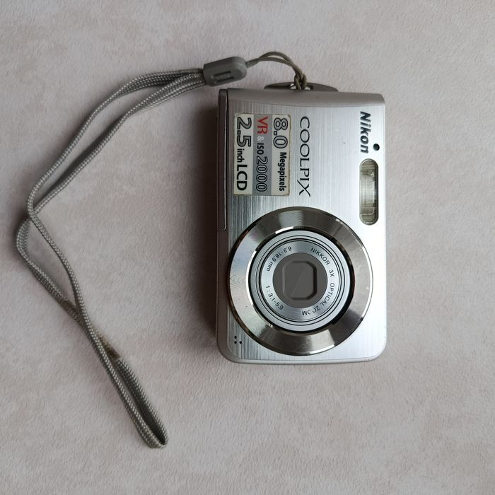 Фотоапарат Nikon Coolpix L18.