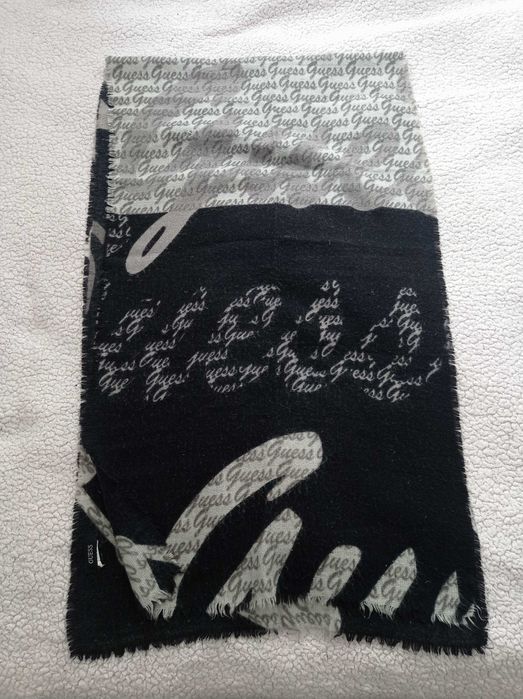 Szał szalik Guess