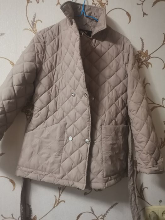 куртка стеганка розмер 46 р  нова  600 грн