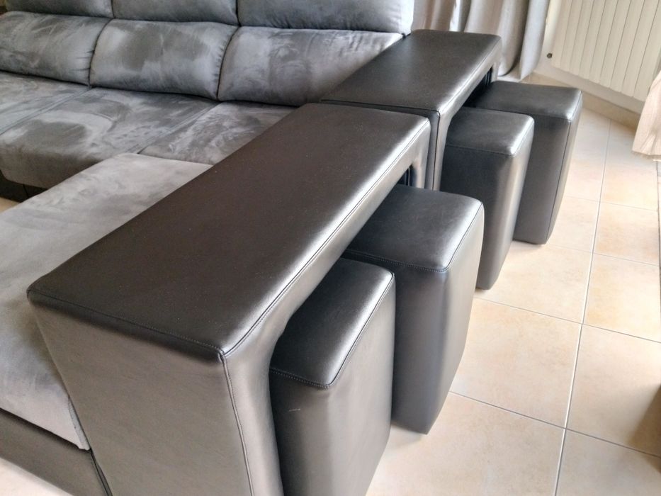 Sofá em Tecido c/ Chaise Longue + 4 puffs