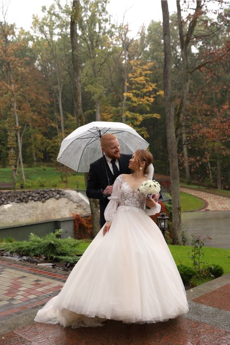 Продам весільну сукню