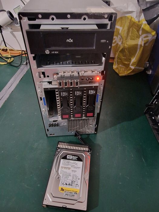 Servidor HP ProLiant ML310e Gen8 v2