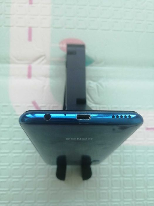 Honor 10i 4/128 2 sim NFC  в хорошем состоянии