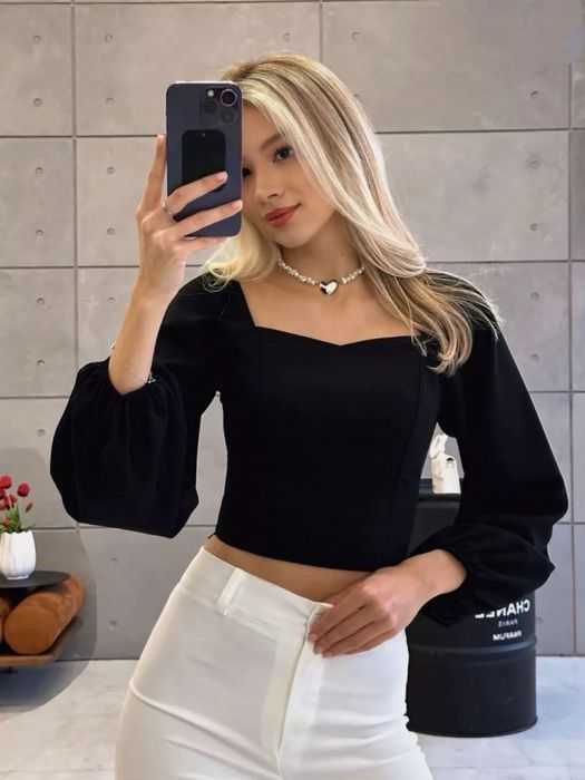 Блузка коротка чорна