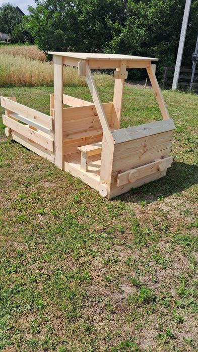 Дитячі майданчики та меблі