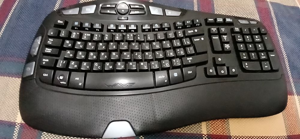 Клавиатура Logitech Wireless Canada 310 +беспроводная мышка в подарок!