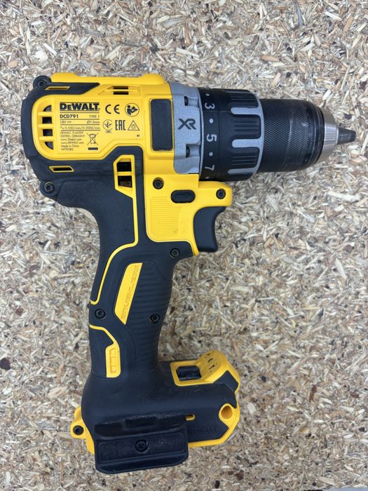 DeWalt zestaw XR/FlexVolt: zagłębiarka DCS520T2, frezarka DCW604NT, DCF850, DCD791, 3 aku, 2 TSTAK, szyna 1,5 m, DWS5031