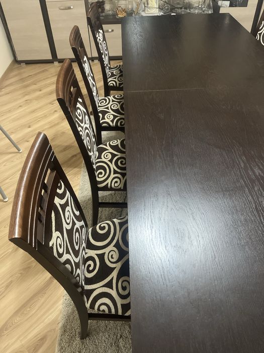 Stólł z krzesłami