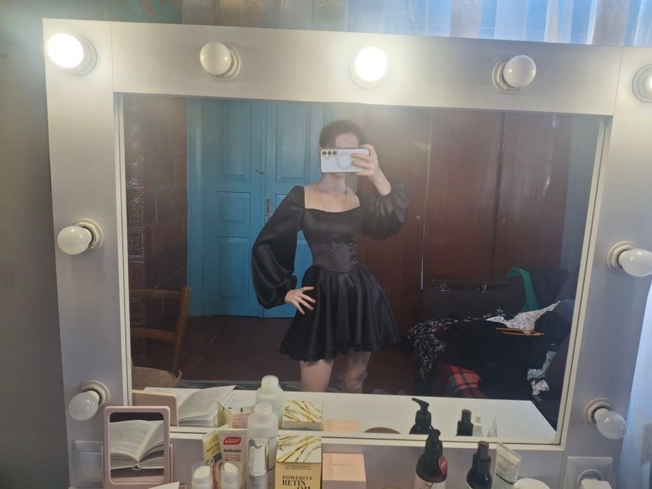 Вечірня сукня або  випуска