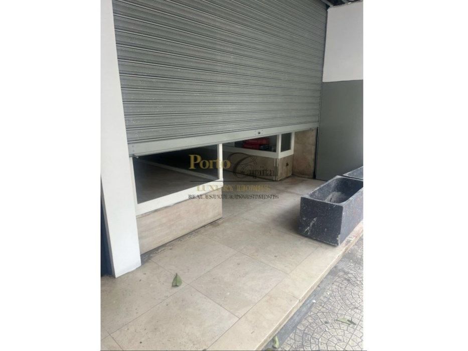Loja com 500 m² | Rua Júlio Dinis | Junto à Rotunda da Boavista | P...