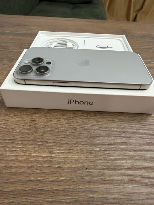 Продам Iphone 15 pro max 256 як Новий