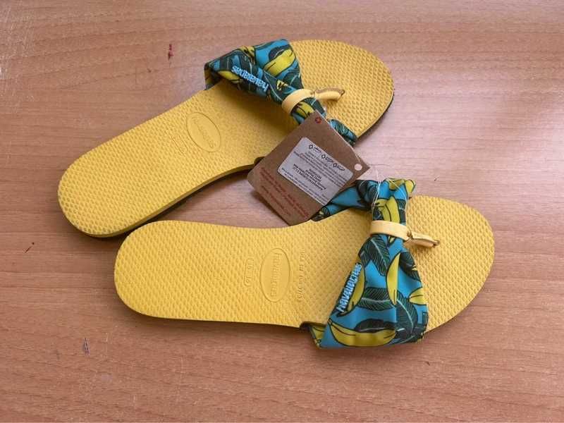 Chinelos Havaianas em tecido estampado 35,5