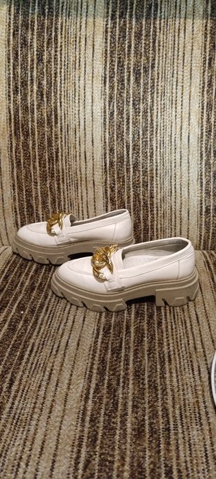 Sprzedam buty firmy carinii