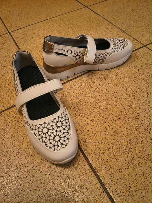 Stylowe i wygodne sneakeriny - Buty damskie