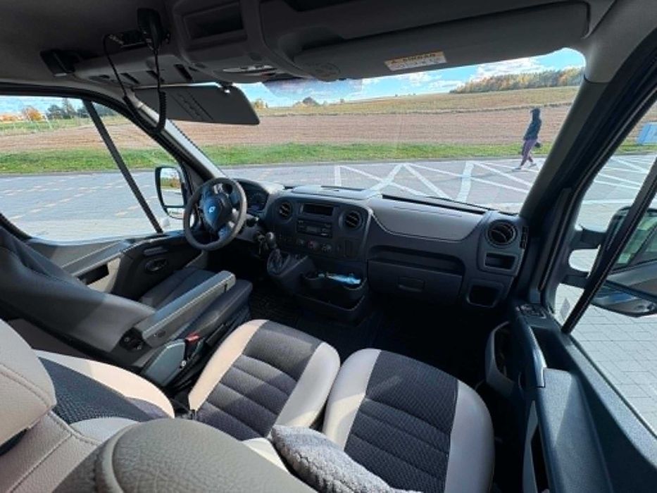 Renault Master L3H2 9 miejsc 135km