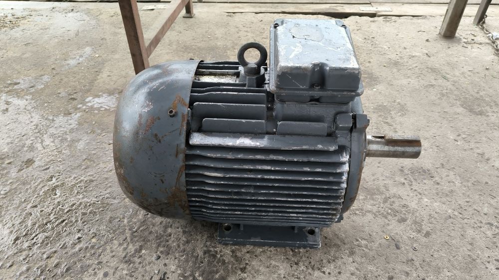 7,5 квт 728 об. Електродвигун 380. Электродвигатель